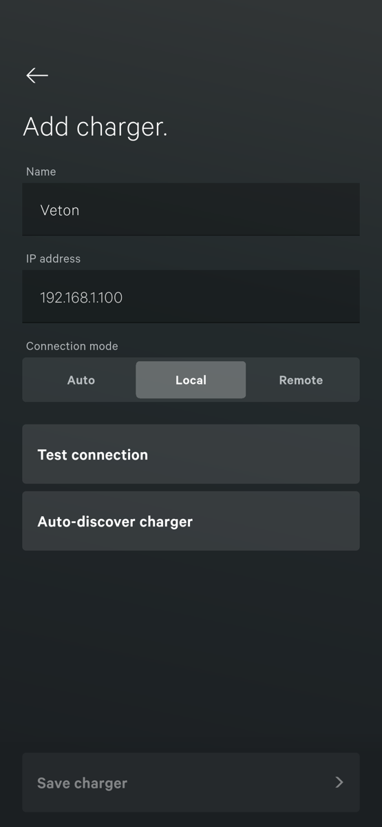 Het scherm Add charger: een veld Name met Veton, een veld IP address met 192.168.1.100, een rij Connection mode met de keuzes Auto, Local en Remote waarvan Local geselecteerd is, de knoppen Test connection en Auto-discover charger, en onderaan een knop Save charger