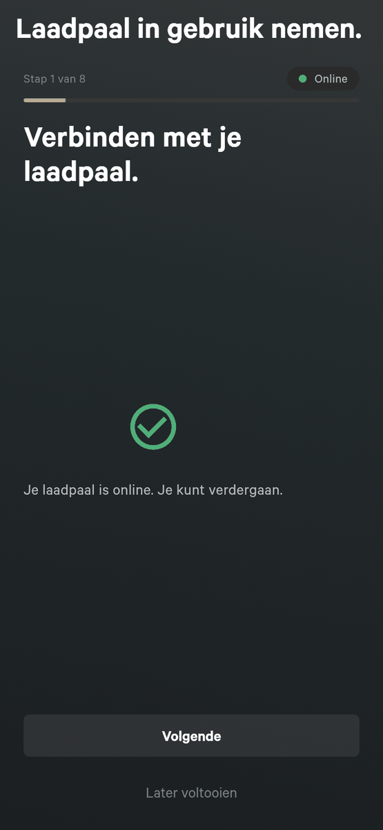 Installatiestap 1 van 8, Verbinden met je laadpaal, met een groen vinkje en de tekst Je laadpaal is online. Je kunt verdergaan. De kop toont een badge Online.